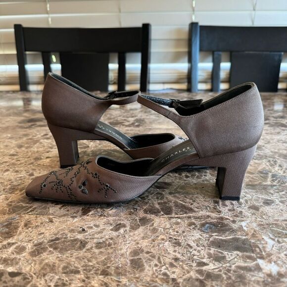 Charles Jourdan of Paris Heels Size 8 Taupe Beaded - Picture 13 of 13